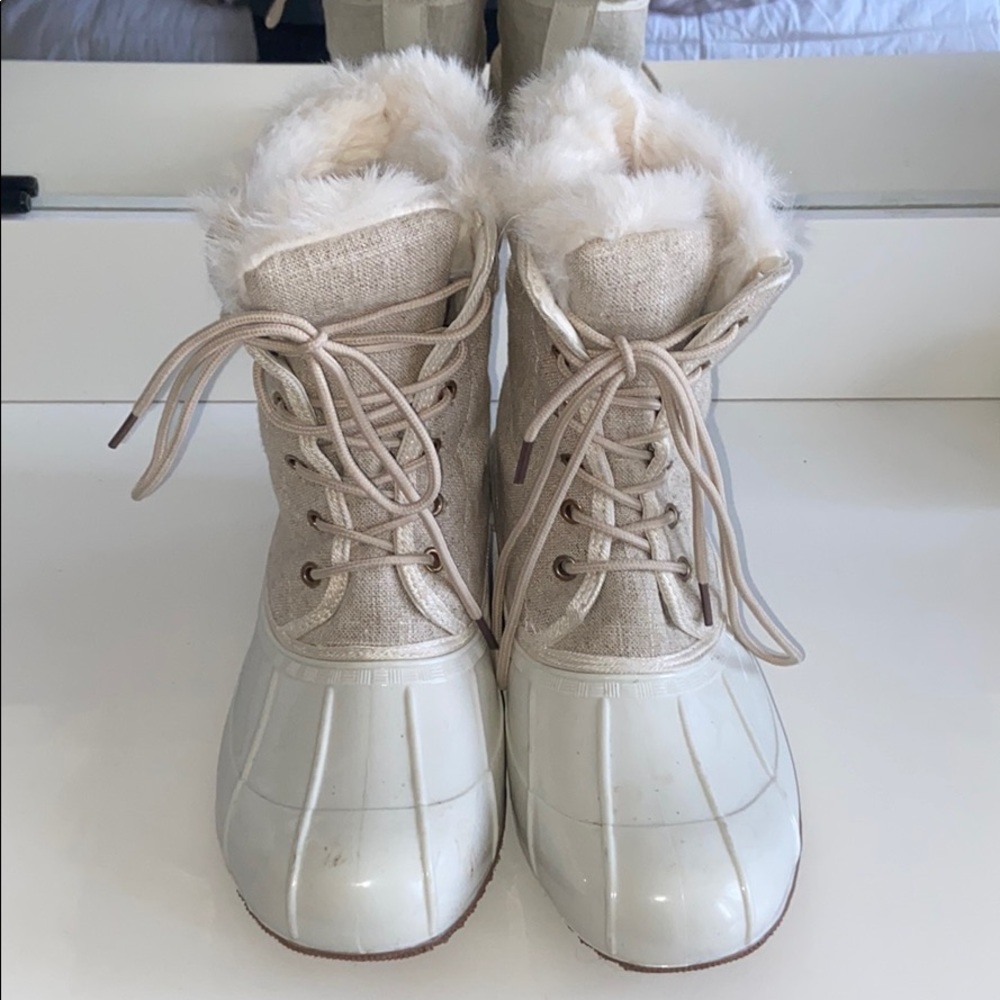 Duck boots